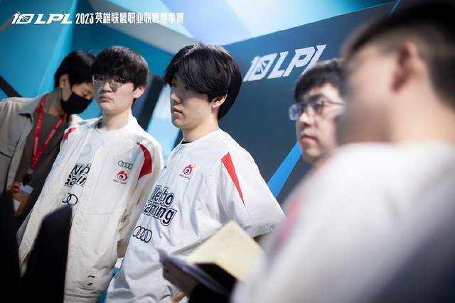 偏重防守与 偏重防守与