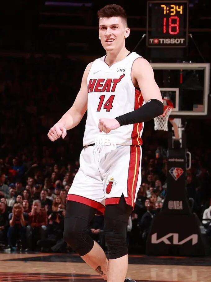 了一个生动 了一个生动